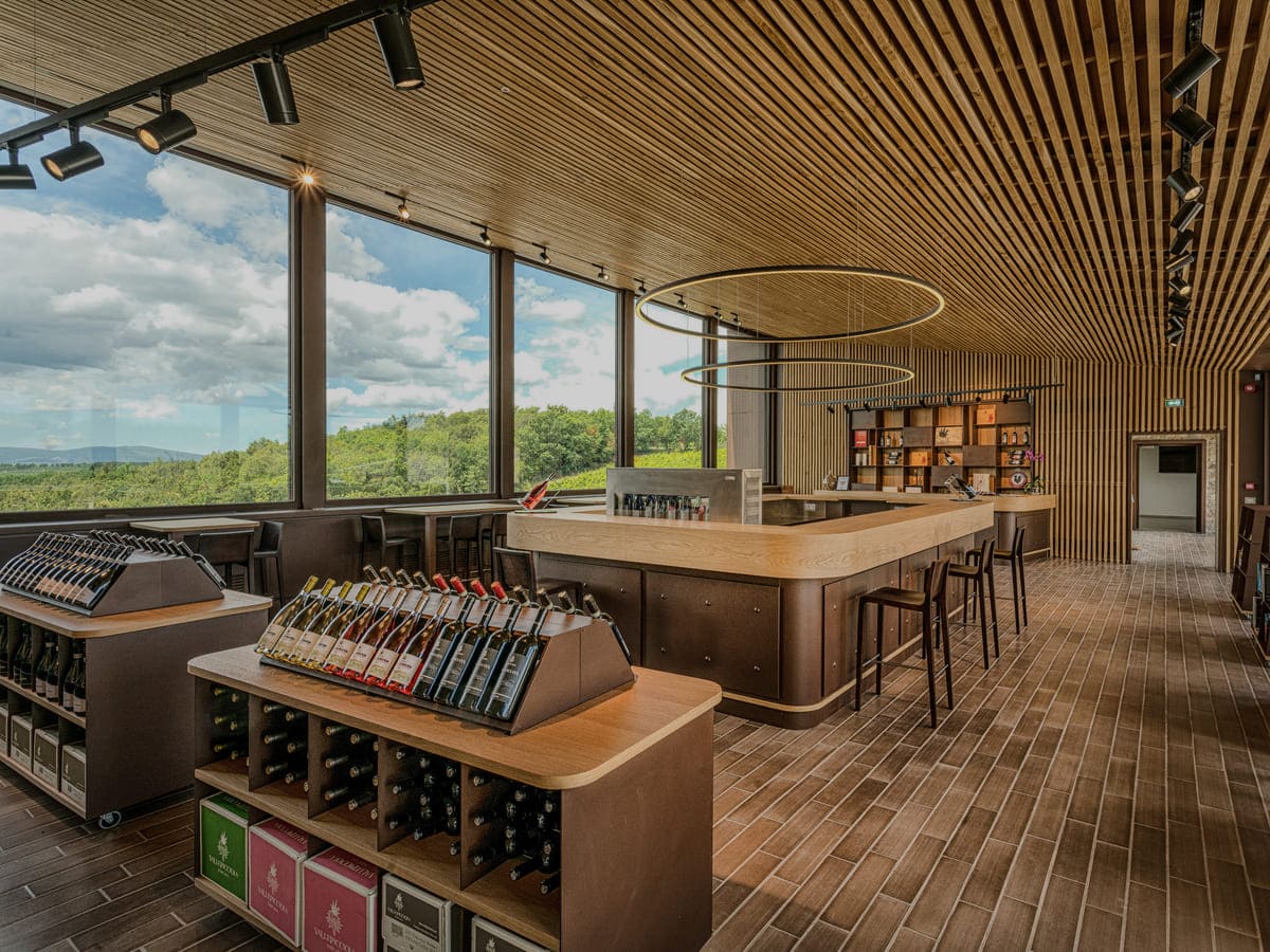Vivi in prima persona – Cantine Vallepicciola Vivi in prima persona - Cantine Vallepicciola